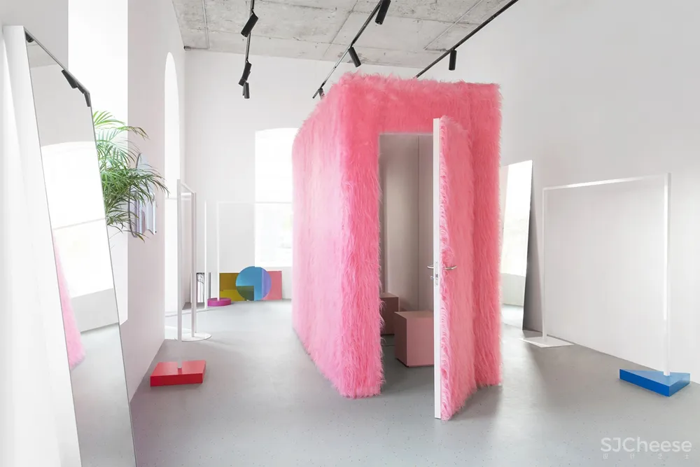 不走寻常路！这家服装店用粗糙混凝土打造高级文艺范 Studio Goss