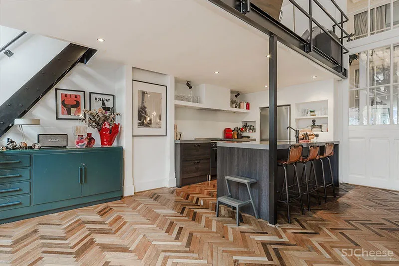 阿姆斯特丹的双层Loft住宅，带夹层和迷人的儿童房