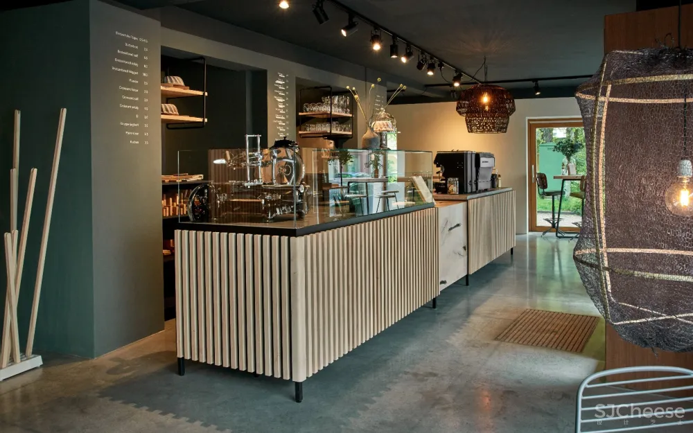 德国旧玩具店内的Wiggerl Siebzehn咖啡 小吃店 Felix Pöttinger