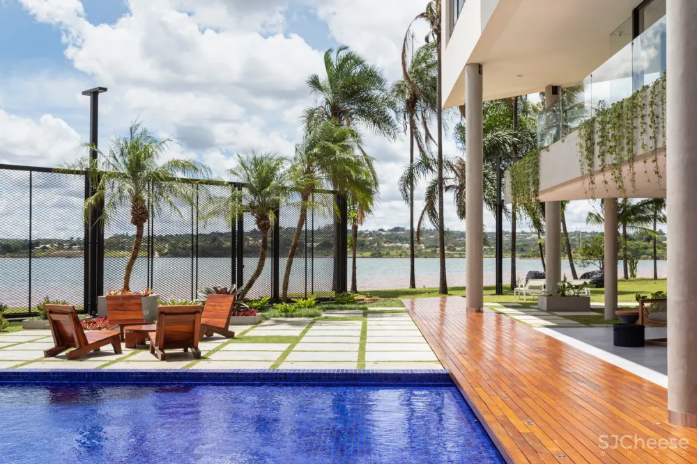 Estúdio Cláudio Resmini | 巴西湖畔三层别墅