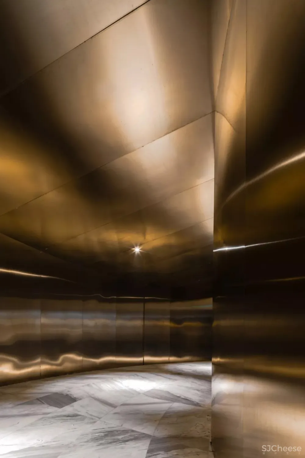 夜幻黑金,鱼翔怡美的办公新空间 周令设计