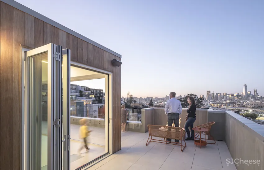 半开放式顶层公寓!旧金山277㎡木质系老宅翻新 Sidell Pakravan