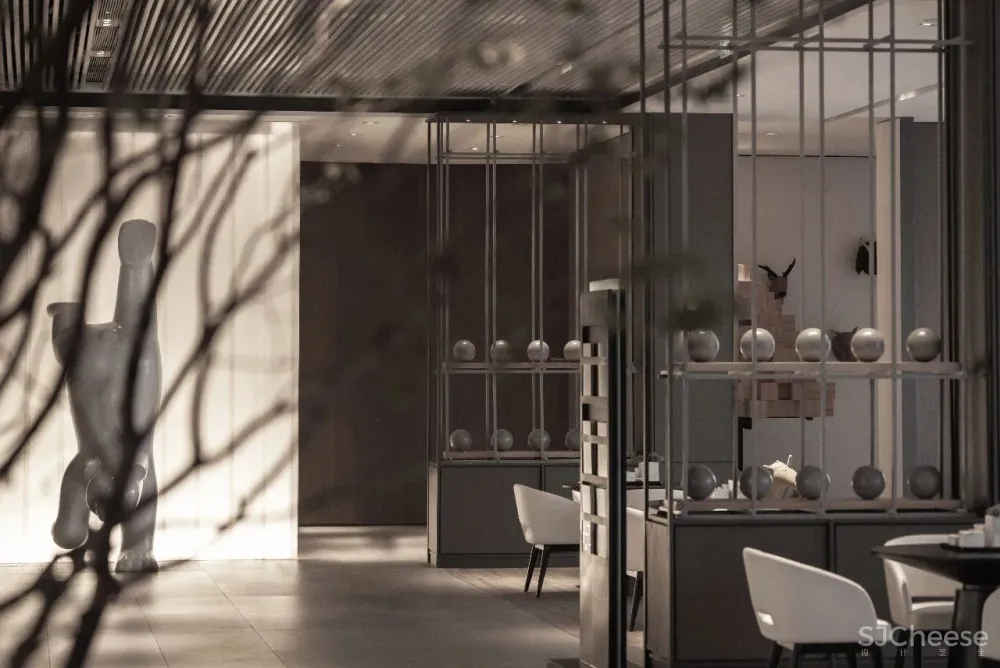 经典黑白灰营造典雅简奢空间