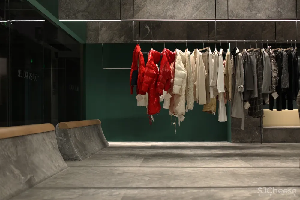 DUISS KOICR 精品服装店 素质传播