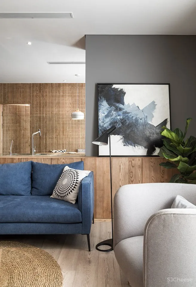 130㎡的住宅丨用 2.9 万块木头贴墙上