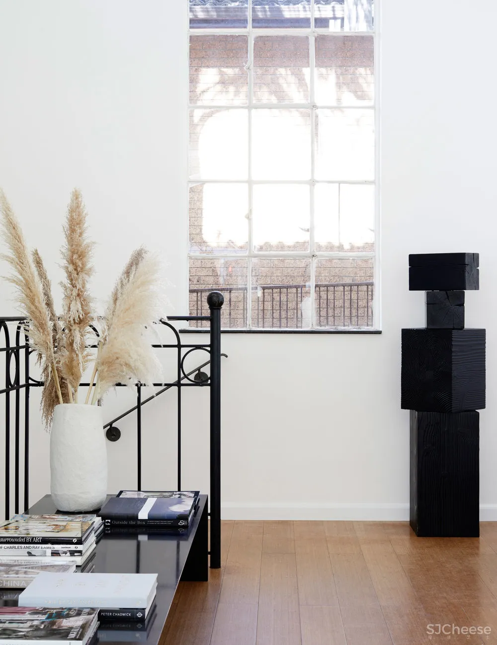 Phoebe Nicol | 精致现代风外壳下的欧洲经典