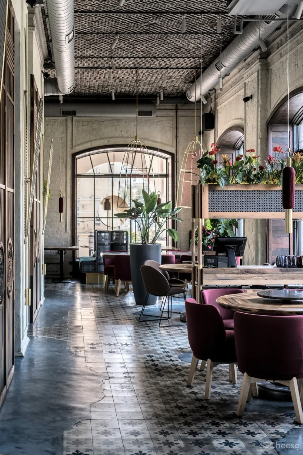 这4个主题餐厅丨天花板设计的太夸张了