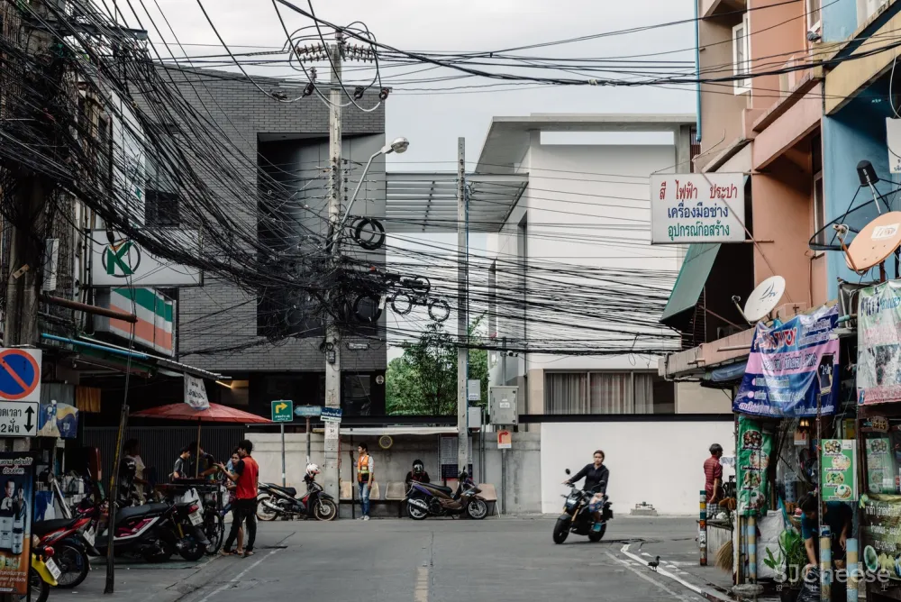 FLAT12x | 古典与现代结合的泰国住宅 Bird Bom House