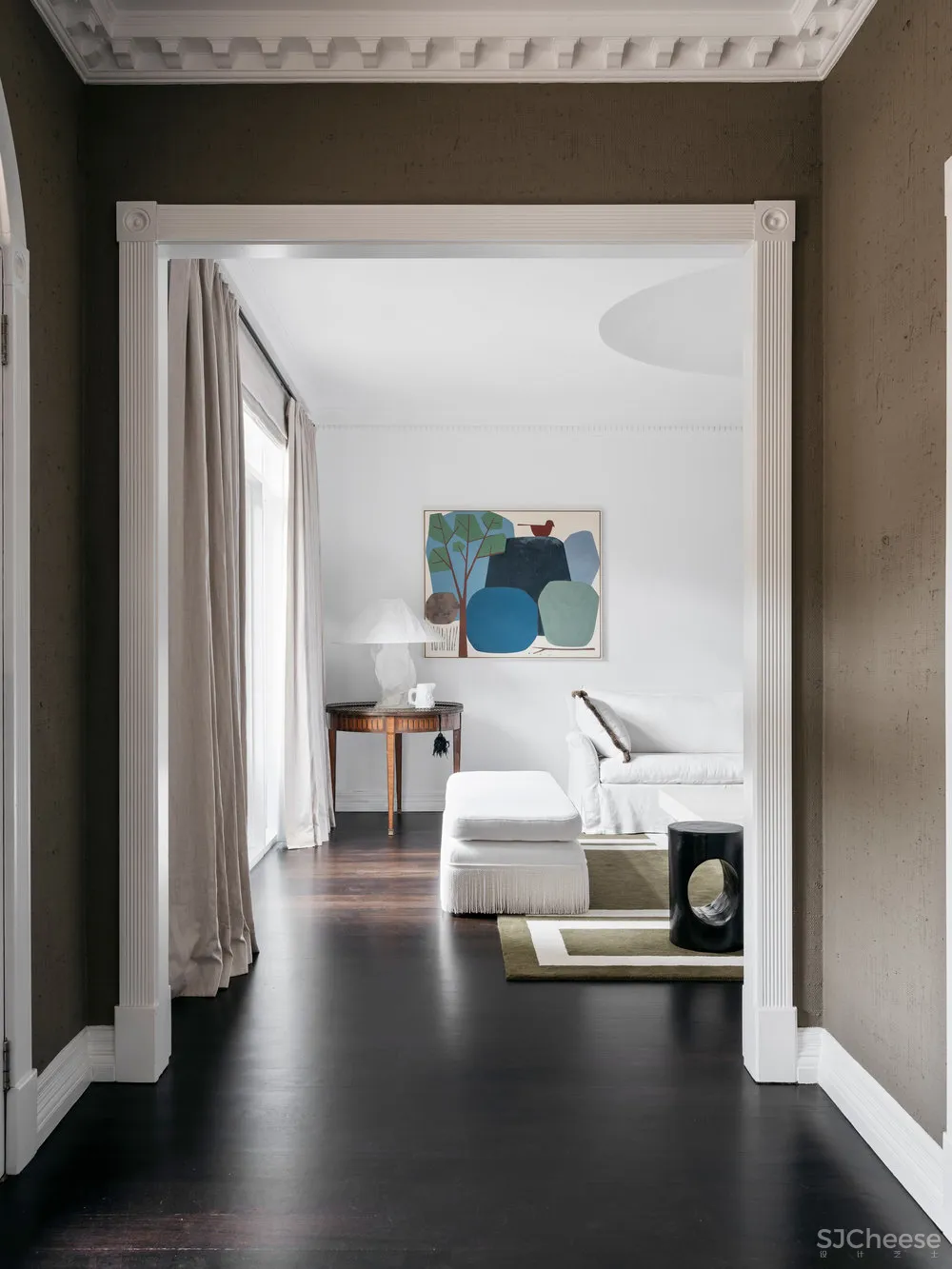 Phoebe Nicol | 精致现代风外壳下的欧洲经典