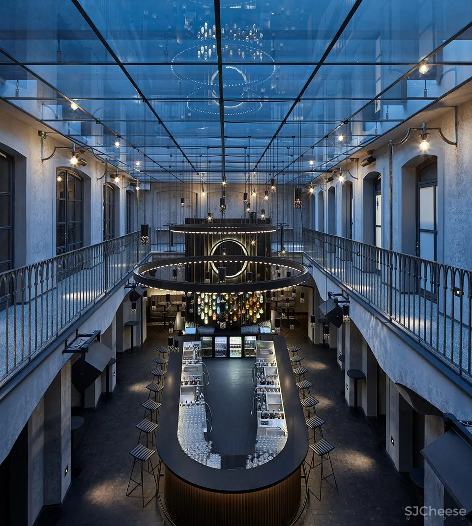 新作 | Formafatal + Machar&Teichman：布拉格 月球俱乐部