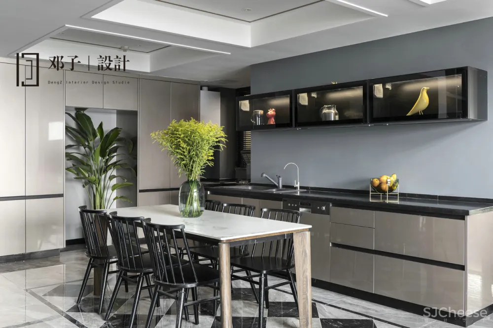 167㎡水晶灯与玛吉斯陀螺椅的完美会面 邓子设计