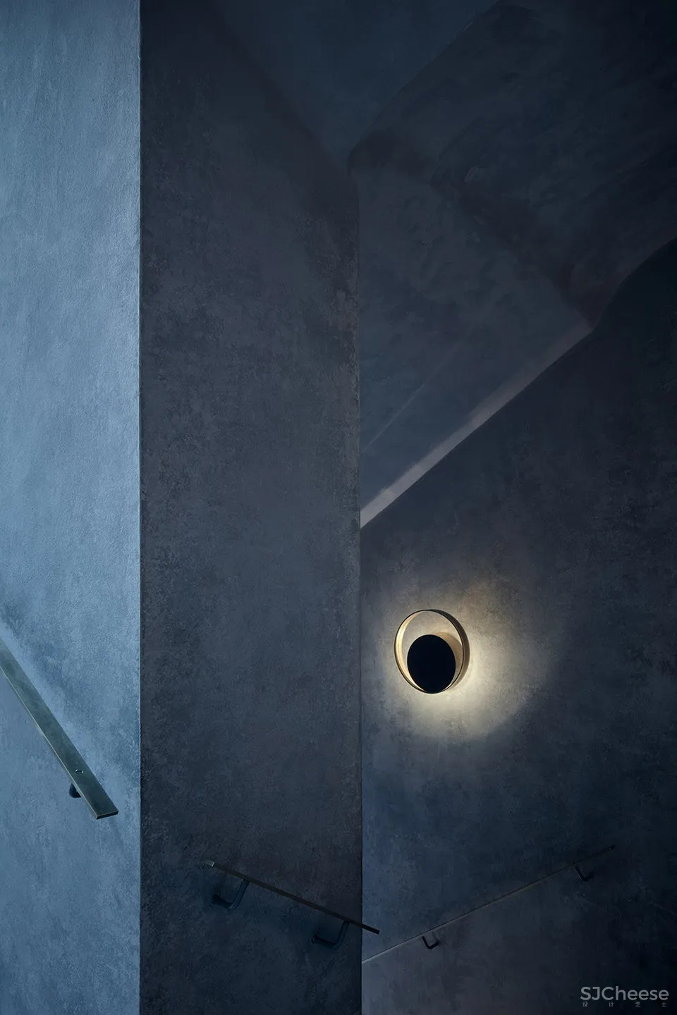 新作 | Formafatal + Machar&Teichman：布拉格 月球俱乐部