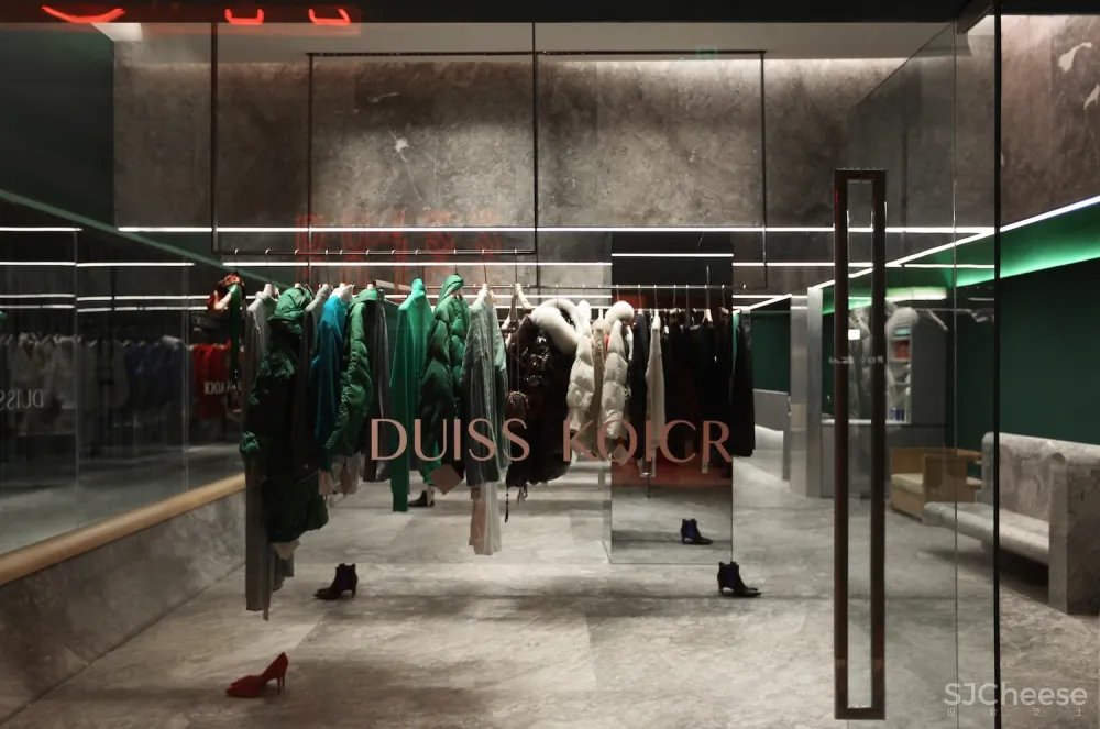 DUISS KOICR 精品服装店 素质传播