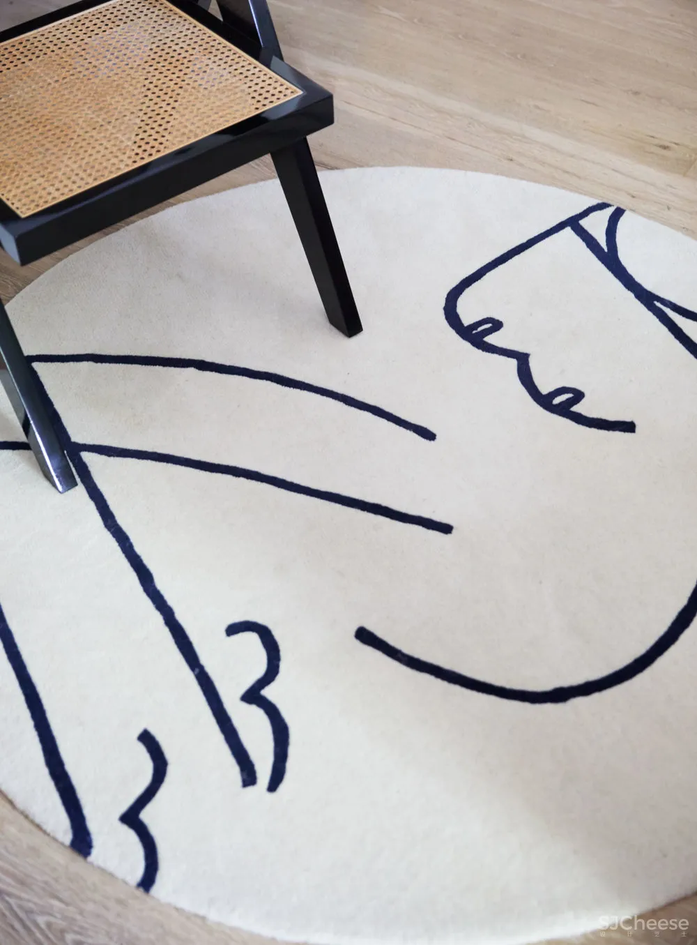 Phoebe Nicol | 精致现代风外壳下的欧洲经典