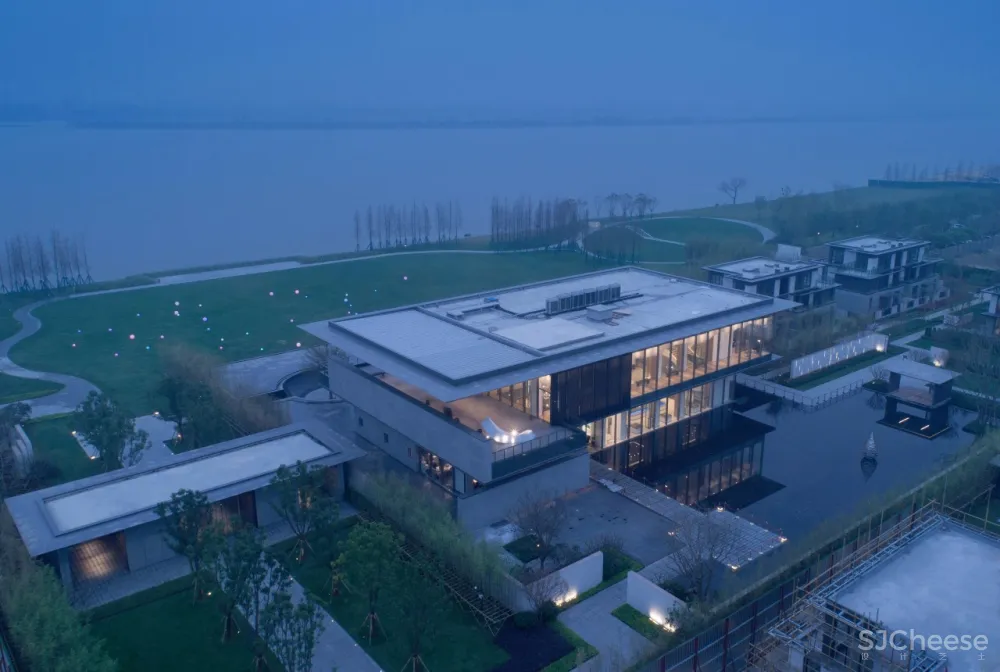 新作丨华墨国际&矩阵纵横:用艺术与自然演绎一出与空间有关的戏剧