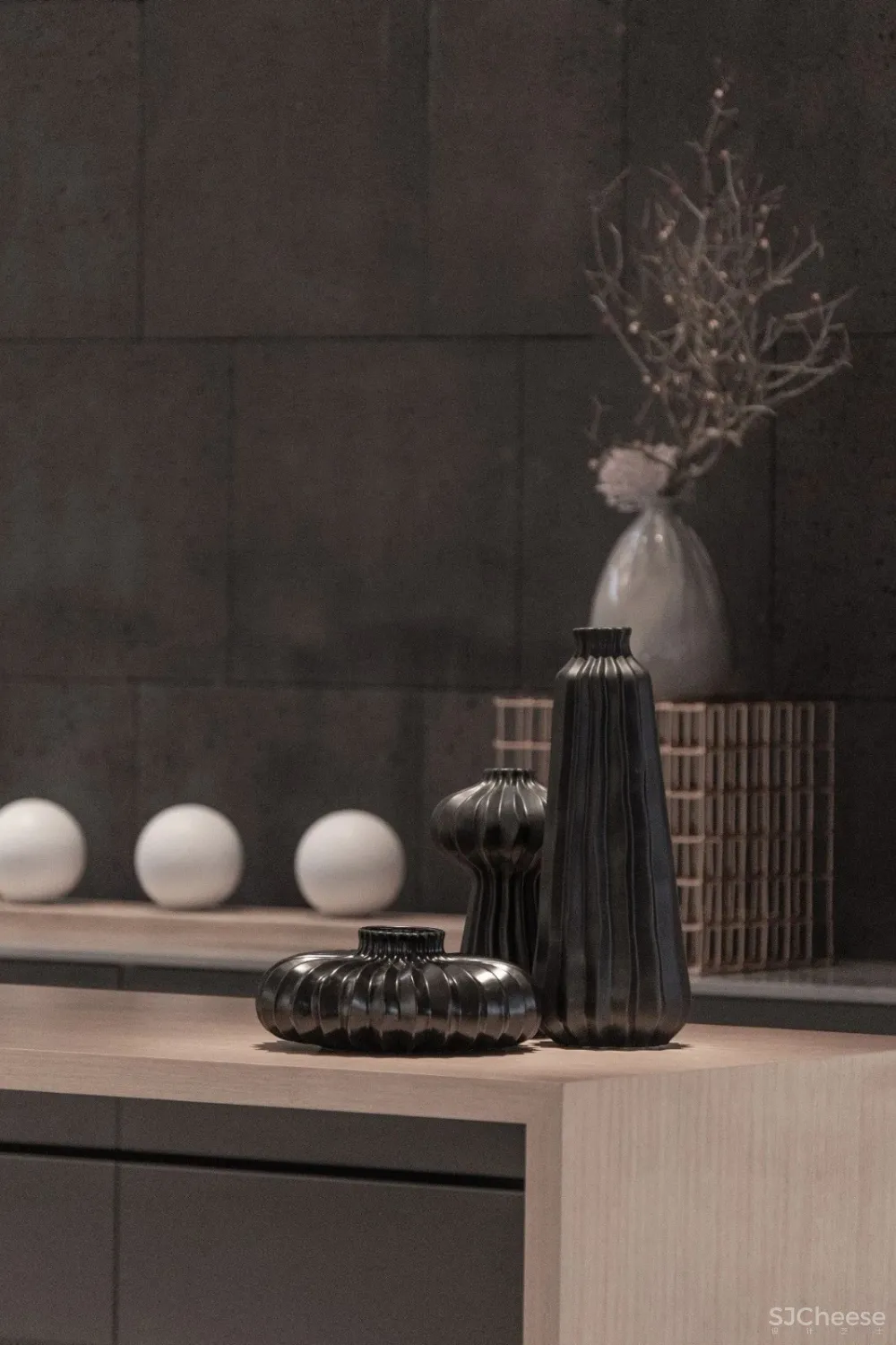 经典黑白灰营造典雅简奢空间