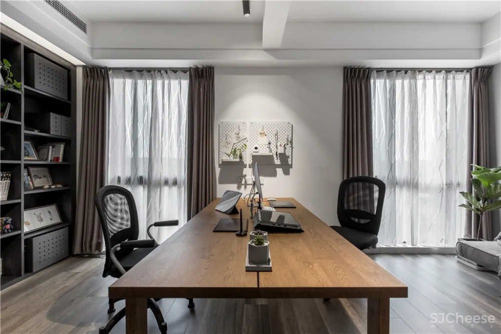 《漫画家日记》160㎡简约黑白灰 欢乐佳园装饰