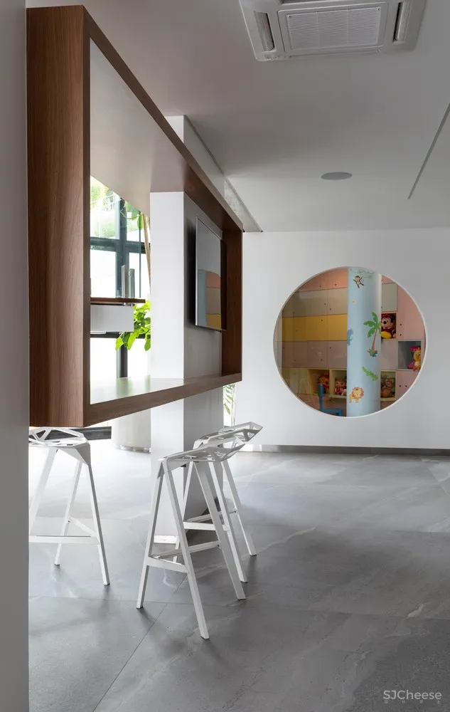 Estúdio Cláudio Resmini | 巴西湖畔三层别墅