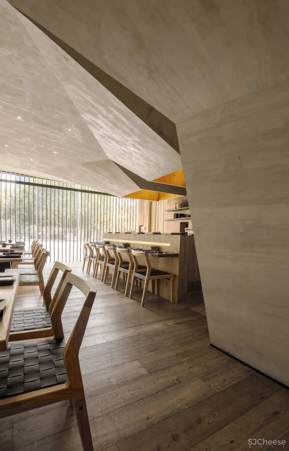 Michan Architecture在墨西哥城的Oku餐厅上方创造了“洞穴式”天花板