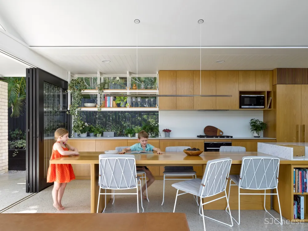 蓝花楹之家，白色住宅体现南澳风情 / SP Studio