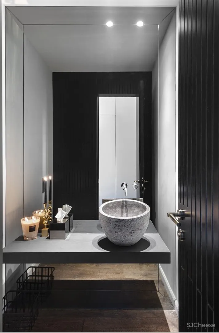 现代质感公寓丨哑光黑的背景墙太有线条感