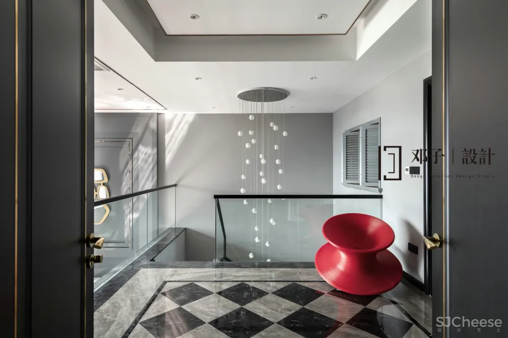 167㎡水晶灯与玛吉斯陀螺椅的完美会面 邓子设计