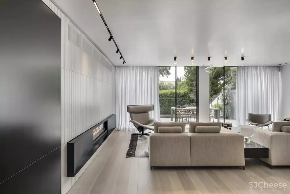 黑白灰品质感大宅 Aviram Kushmirski