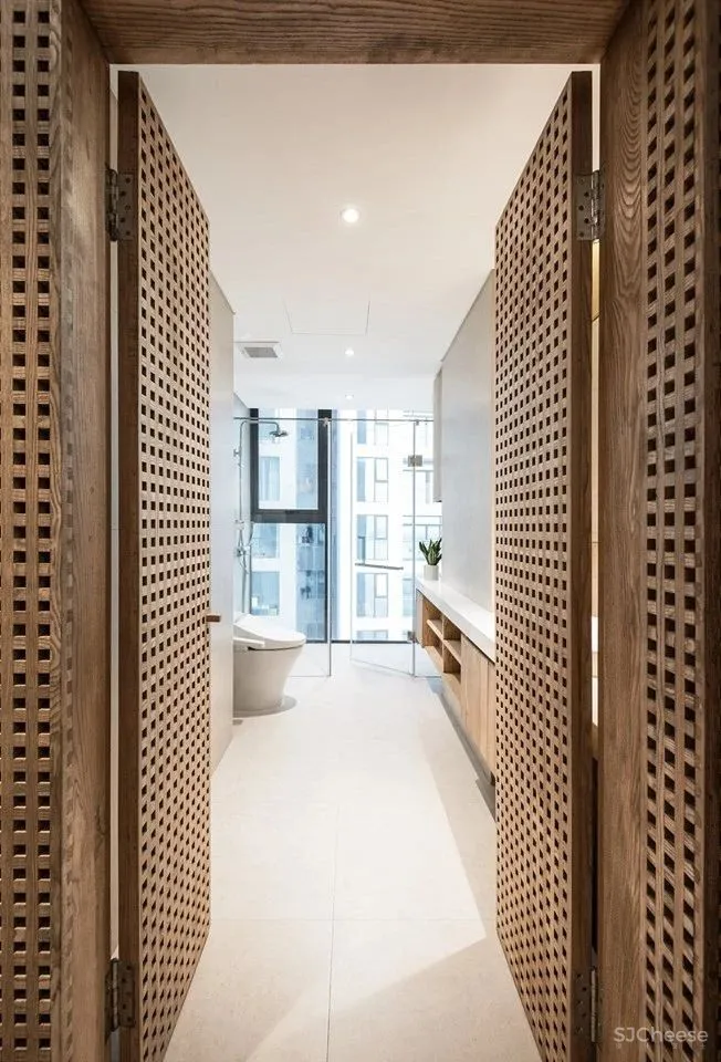 130㎡的住宅丨用 2.9 万块木头贴墙上