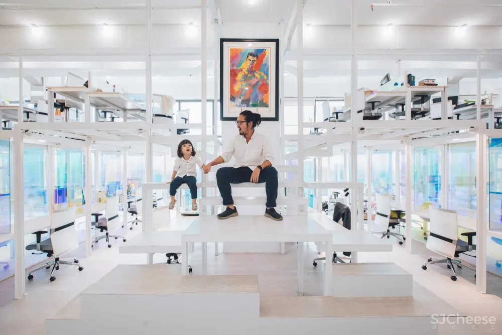 Mindvalley 总部,色彩斑斓的“光之殿”工作区 / IDEAWORKSHOP