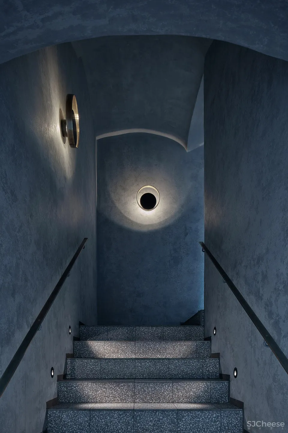 捷克布拉格一家神秘的Moon俱乐部