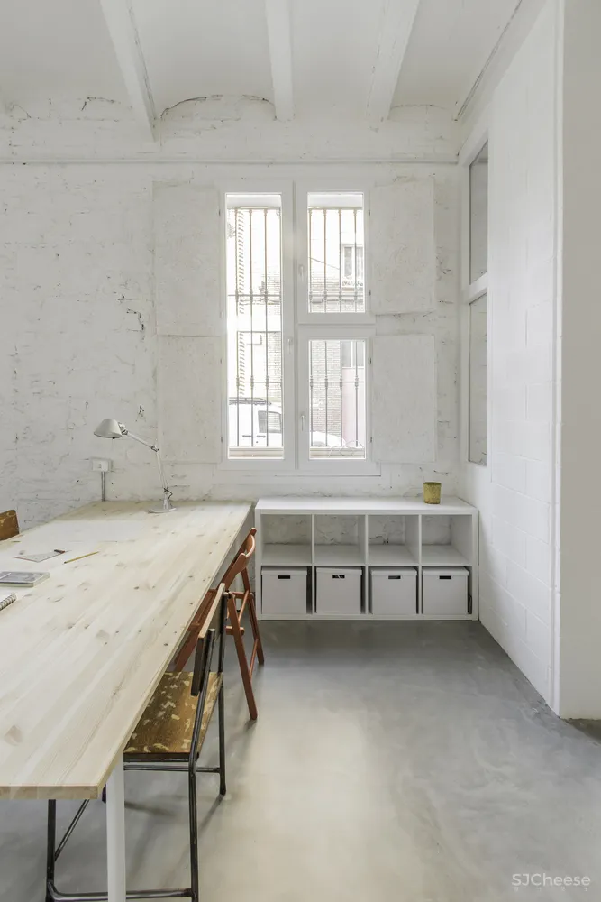 西班牙一间90平米纯白单层房屋改造