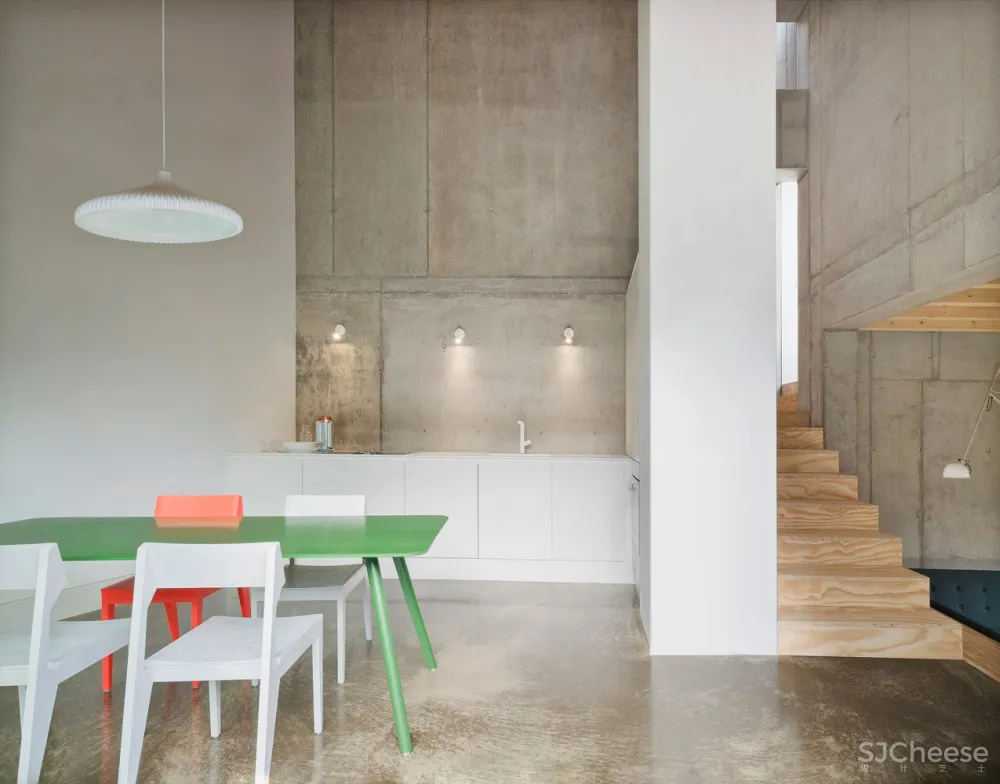 Haus D,顺时针旋转的黑色住宅 / Yonder – Architektur und Design