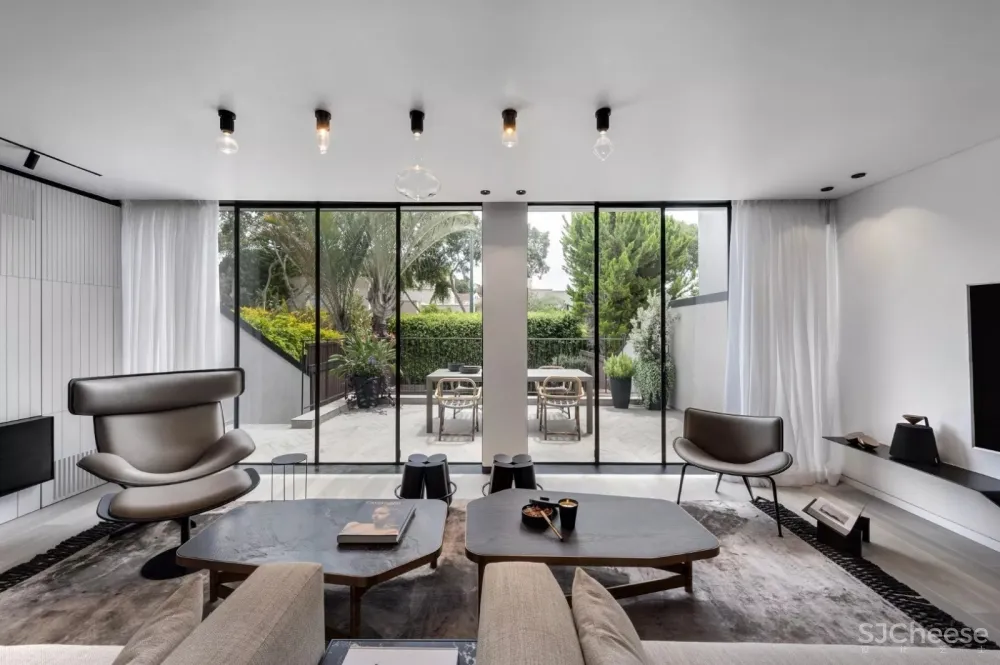 黑白灰品质感大宅 Aviram Kushmirski