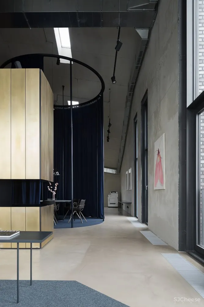 首发 | Alexander Volkov Architects:极简现代高级感莫斯科顶层办公室