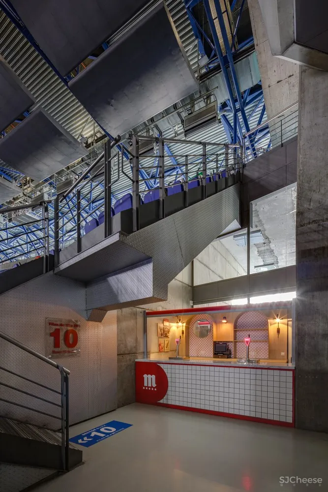 PuertoyMartín | 马德里体育馆工业风格内部设计