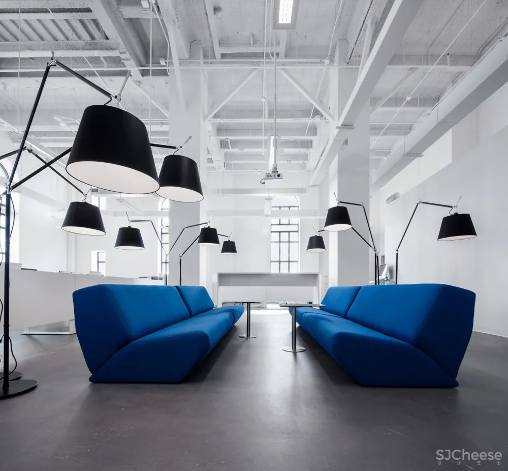 255㎡蒙特利尔蓝色通讯办公室 Anne Sophie Goneau