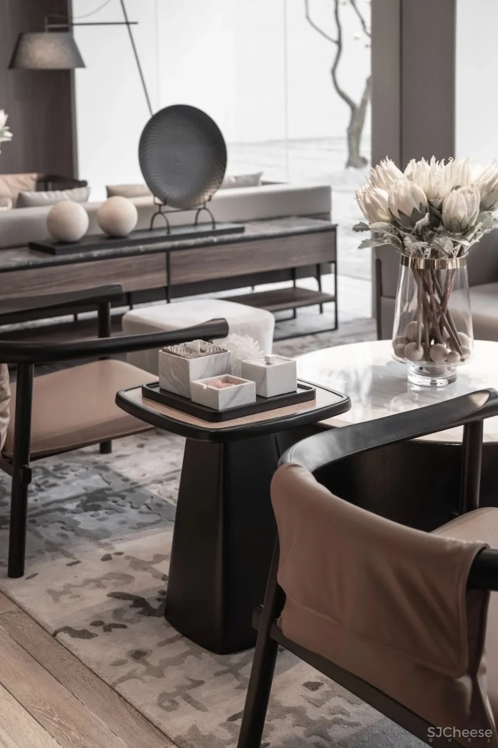 经典黑白灰营造典雅简奢空间