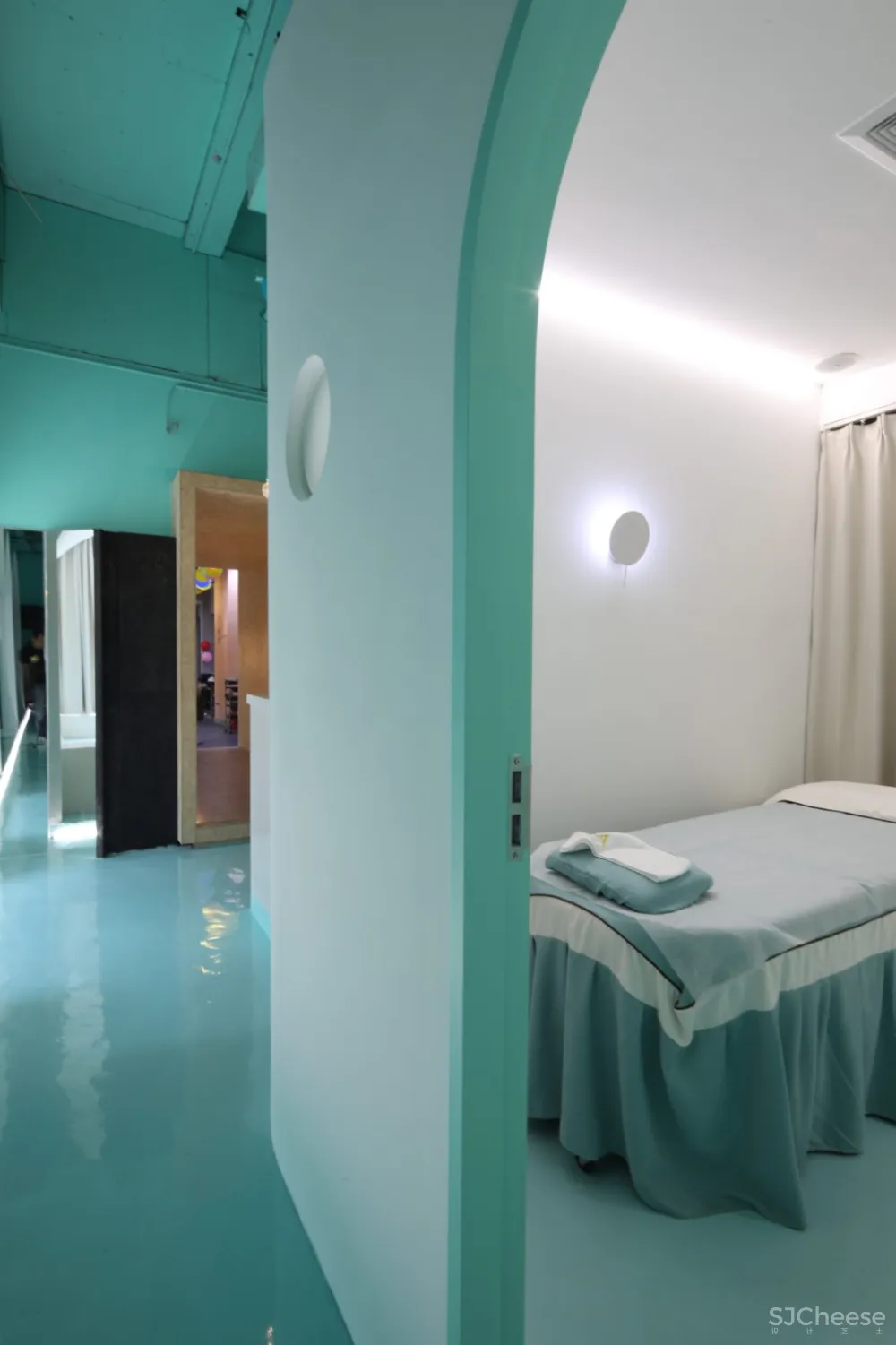 新作 | 广州黑白木设计：东燃美容中心