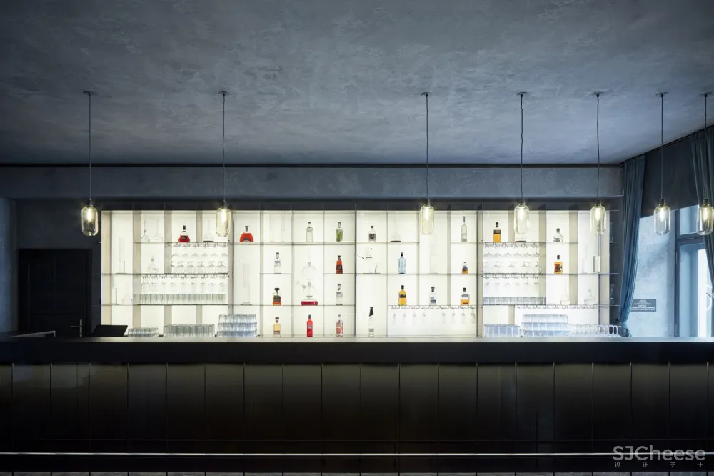 捷克布拉格一家神秘的Moon俱乐部