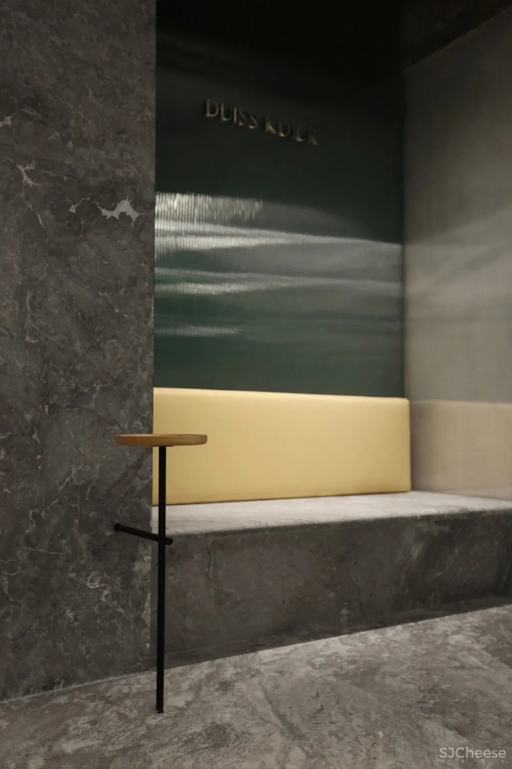 DUISS KOICR 精品服装店 素质传播