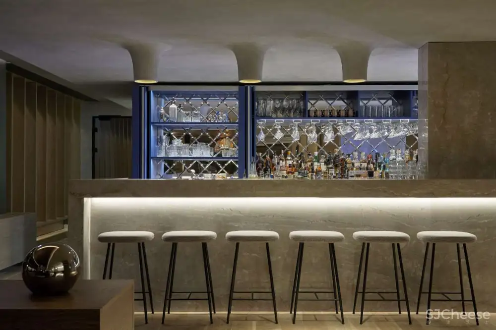 波兰现代工业的精致与活力，PURO酒店 SUPER FUTURES