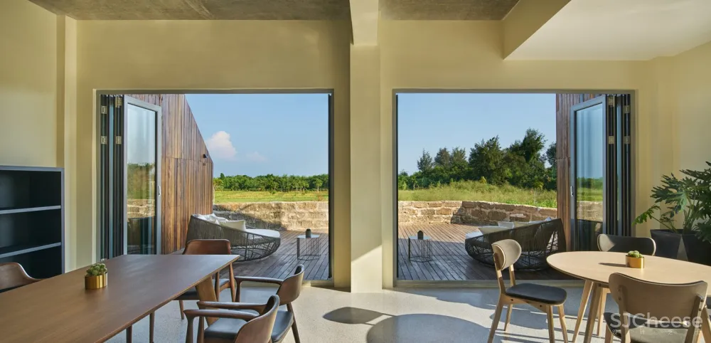 青骊拂晓酒店 / 间外建筑工作室