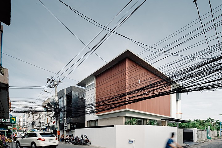 FLAT12x | 古典与现代结合的泰国住宅 Bird Bom House