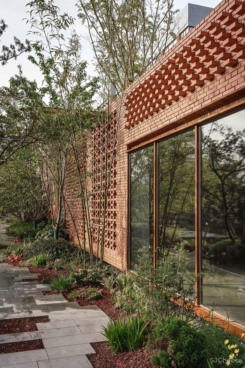 在记忆与希望之间-华东师范大学丽娃河畔书吧修缮,上海 / 上海日清建筑设计有限公司