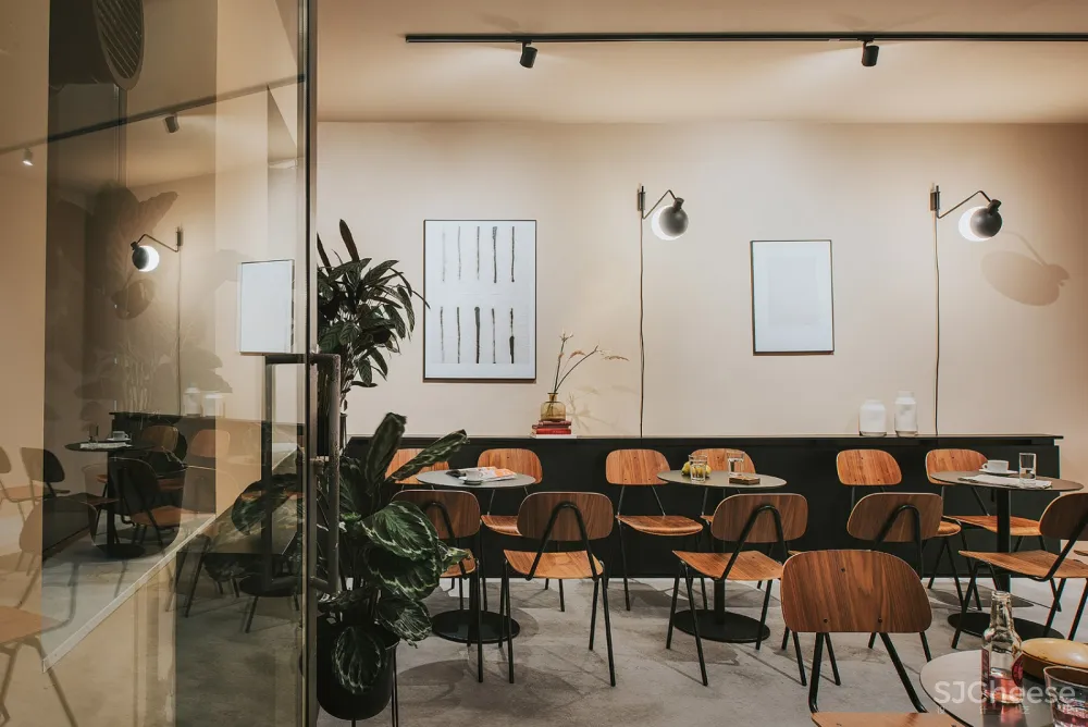 远离城市喧嚣嘈杂的绿洲,克罗地亚Regular酒吧 Regular Company