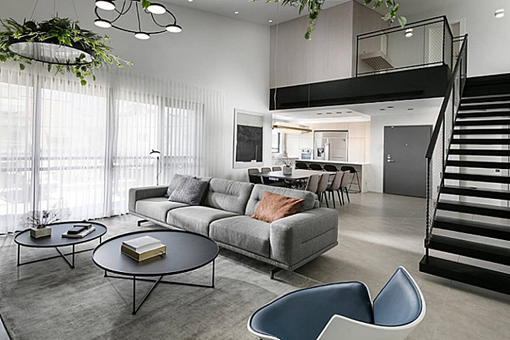 冷色调加点绿意！以色列138㎡轻工业楼中楼 Erez Hyatt