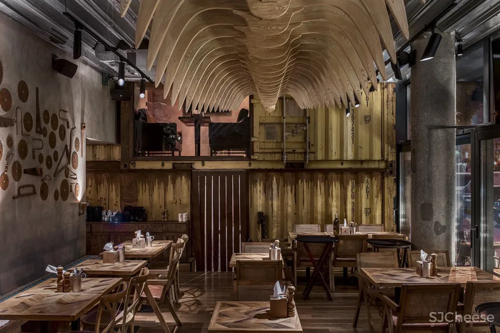 这4个主题餐厅丨天花板设计的太夸张了