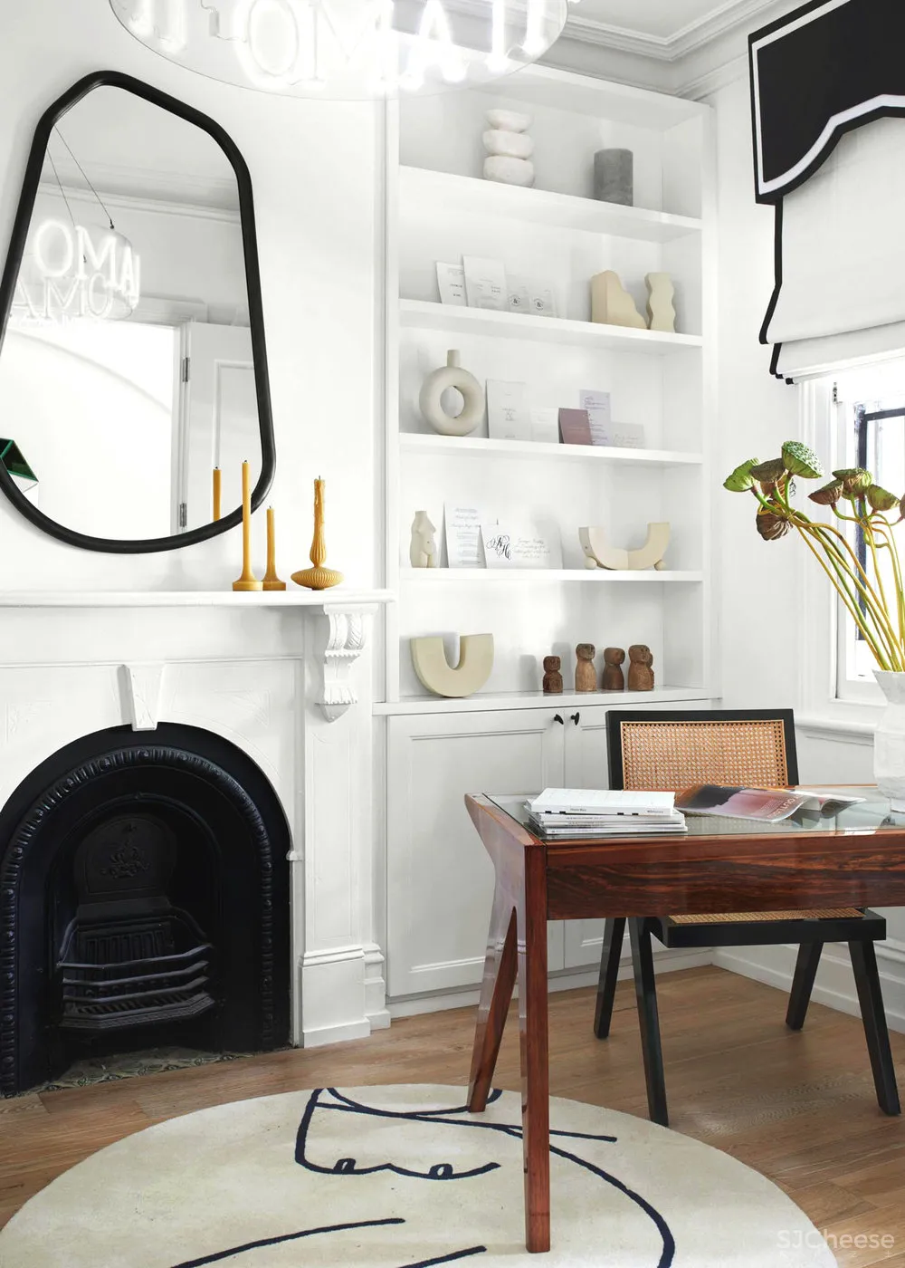 Phoebe Nicol | 精致现代风外壳下的欧洲经典