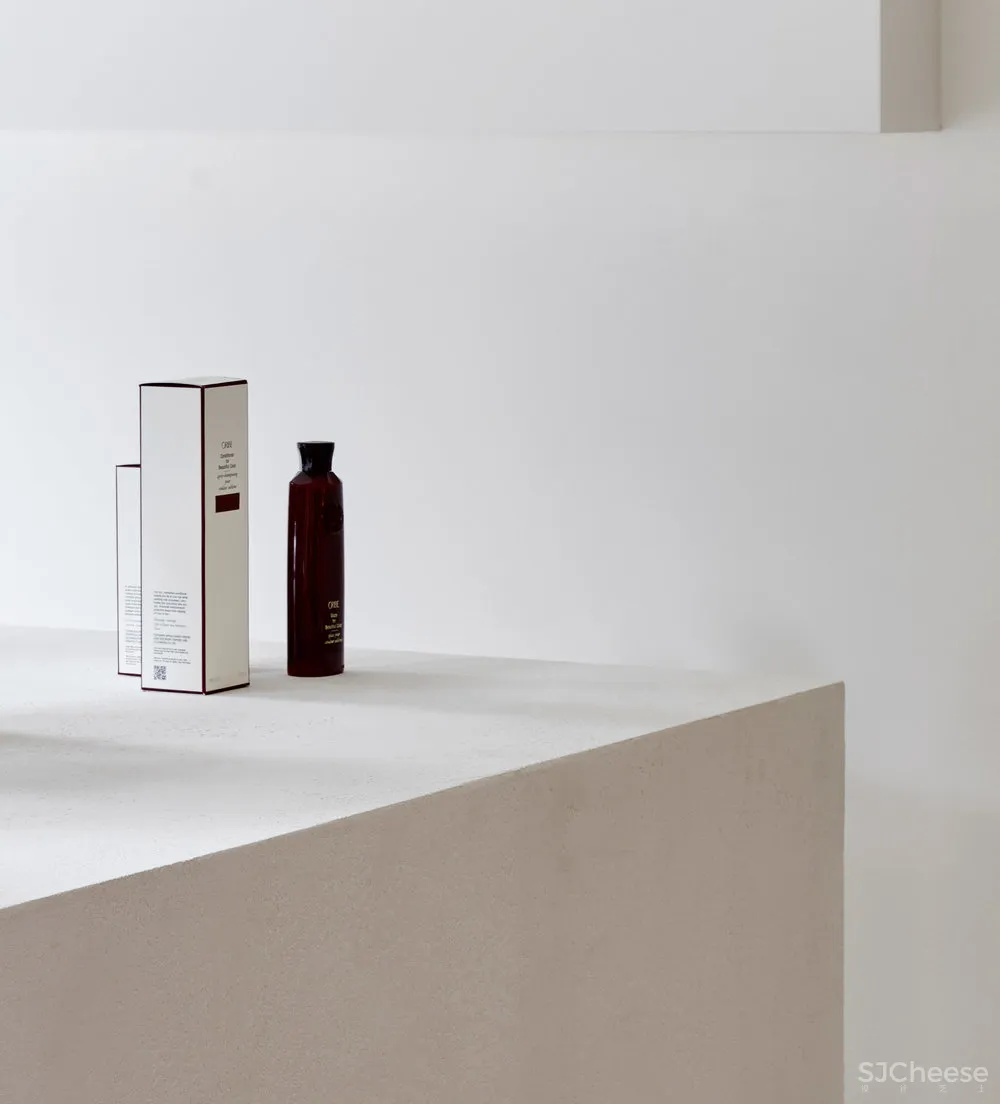 Phoebe Nicol | 精致现代风外壳下的欧洲经典