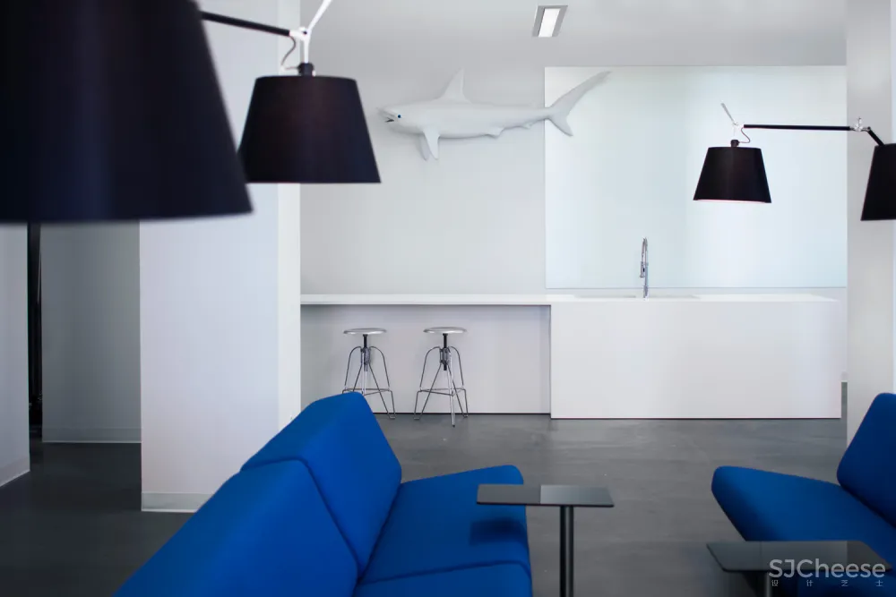 255㎡蒙特利尔蓝色通讯办公室 Anne Sophie Goneau